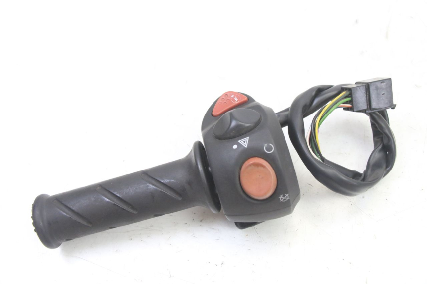 photo de RIGHT SWITCH PEUGEOT SATELIS 125 (2013 - 2018)