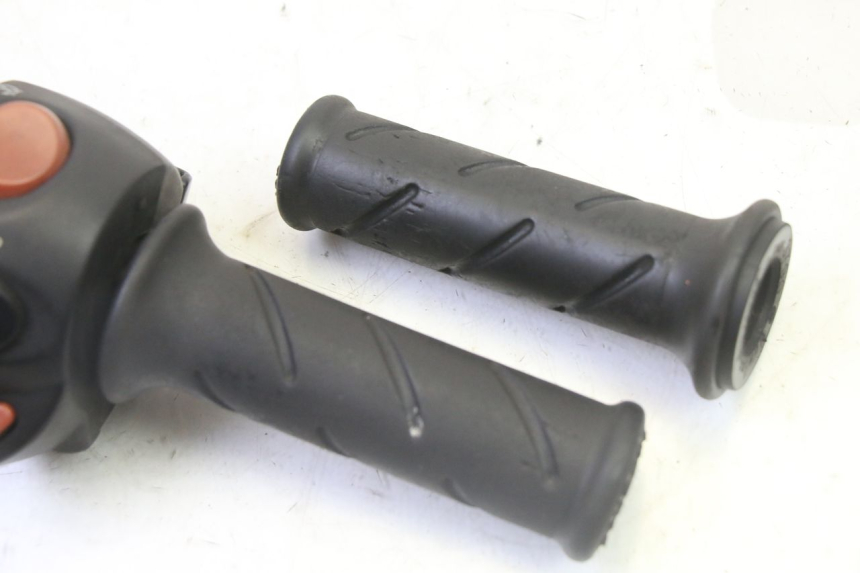 photo de RIGHT SWITCH PEUGEOT SATELIS 125 (2013 - 2018)