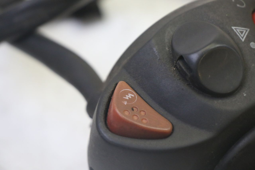 photo de RIGHT SWITCH PEUGEOT SATELIS 125 (2013 - 2018)