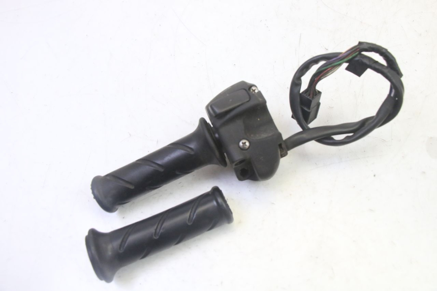 photo de RIGHT SWITCH PEUGEOT SATELIS 125 (2013 - 2018)