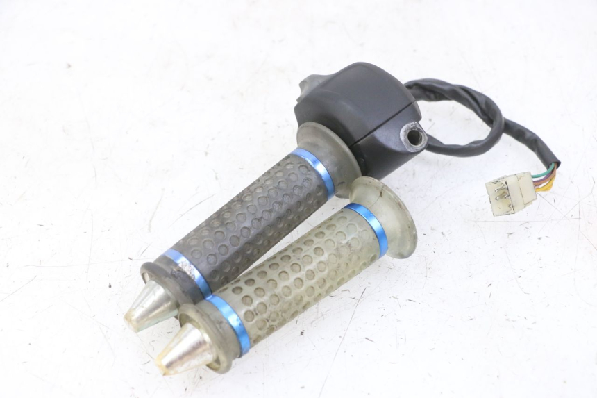 photo de RIGHT SWITCH PEUGEOT SPEEDFIGHT 2 LC 50 (2000 - 2009)