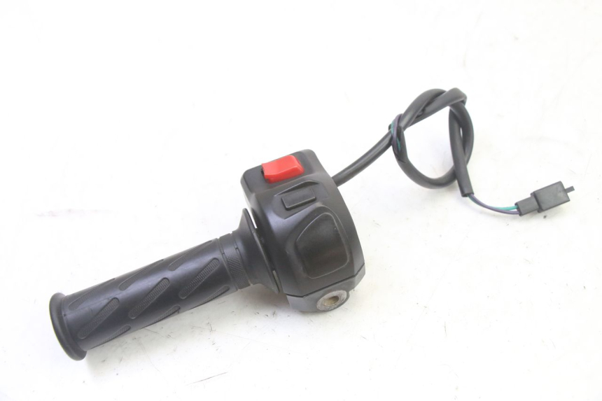 photo de RIGHT SWITCH PEUGEOT STREETZONE I 2T 50 (2018 - 2020)