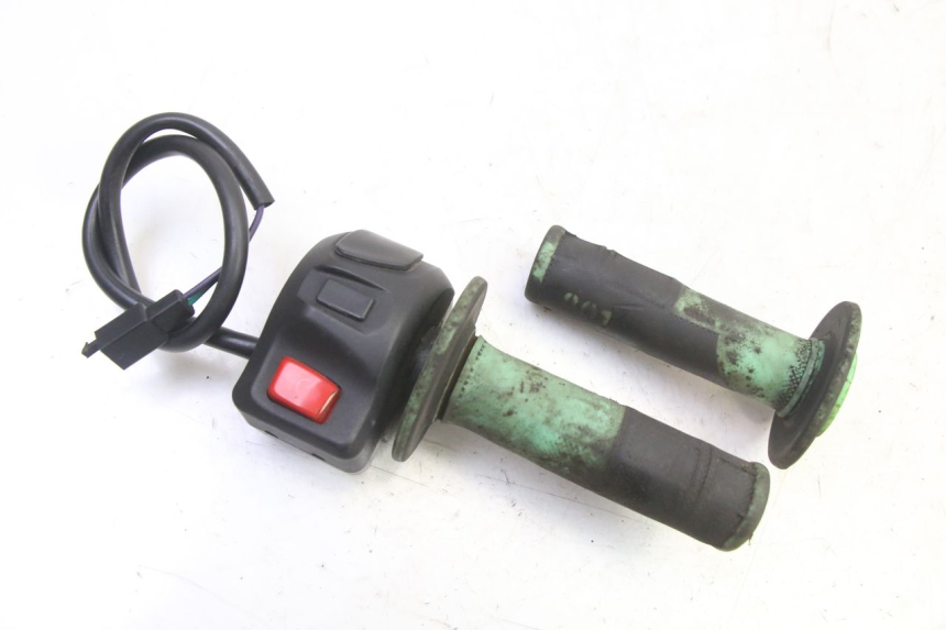 photo de RIGHT SWITCH PEUGEOT STREETZONE I NAKED 2T 50 (2018 - 2020)