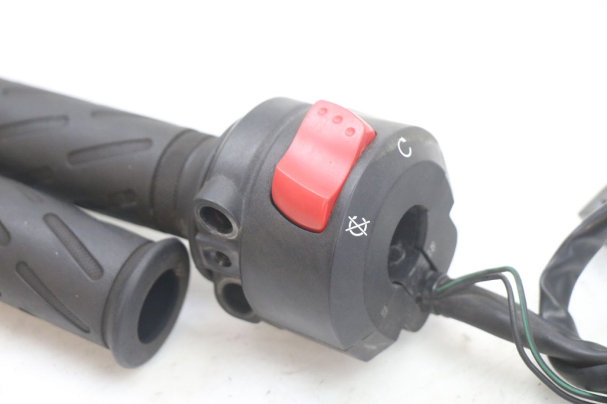 photo de RIGHT SWITCH SUZUKI GSX F GSXF 650 (2007 - 2015)