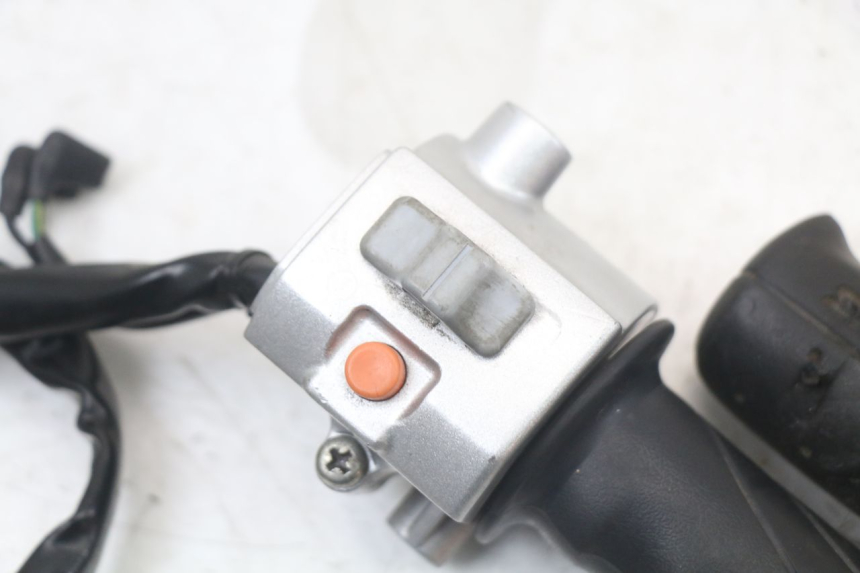 photo de RIGHT HANDLEBAR SWITCH SYM MIO 50 (2011 - 2017)