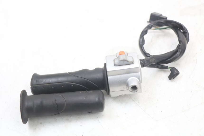 photo de RIGHT HANDLEBAR SWITCH SYM MIO 50 (2011 - 2017)