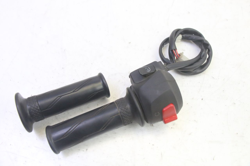 photo de RIGHT SWITCH YAMAHA TZR 50 (2008 - 2016) - Zoom on usage condition