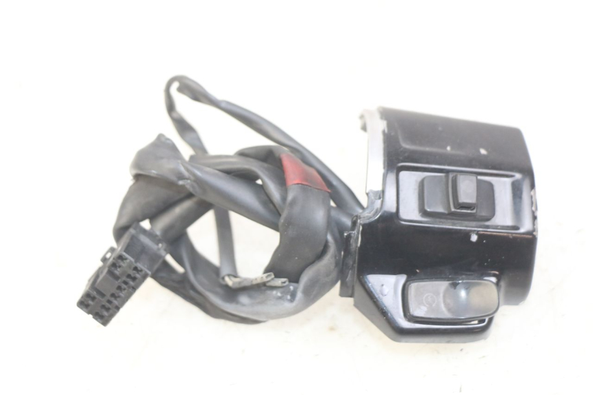 photo de RIGHT HANDLEBAR SWITCH PIAGGIO VESPA SPRINT 2T 50 (2014 - 2018)