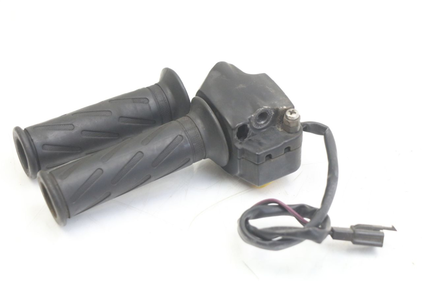 photo de RIGHT SWITCH PEUGEOT VIVACITY 125 (2010 - 2017)