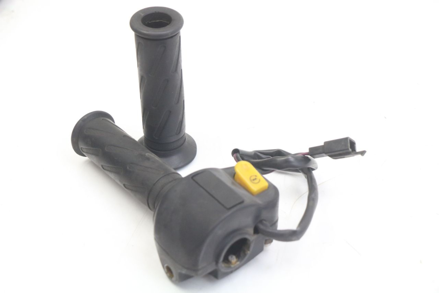 photo de RIGHT SWITCH PEUGEOT VIVACITY 125 (2010 - 2017)