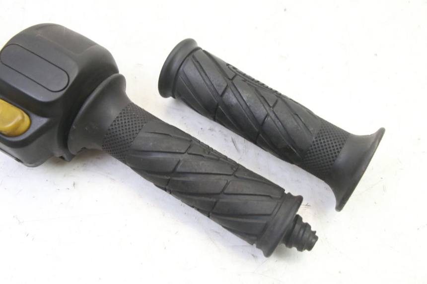 photo de RIGHT HANDLEBAR SWITCH PEUGEOT VIVACITY 50 (2004 - 2009)