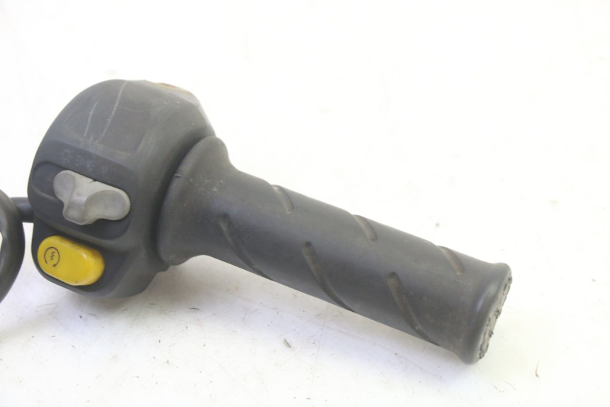 photo de RIGHT SWITCH PEUGEOT VIVACITY 100 (1999 - 2008) - Zoom on usage condition