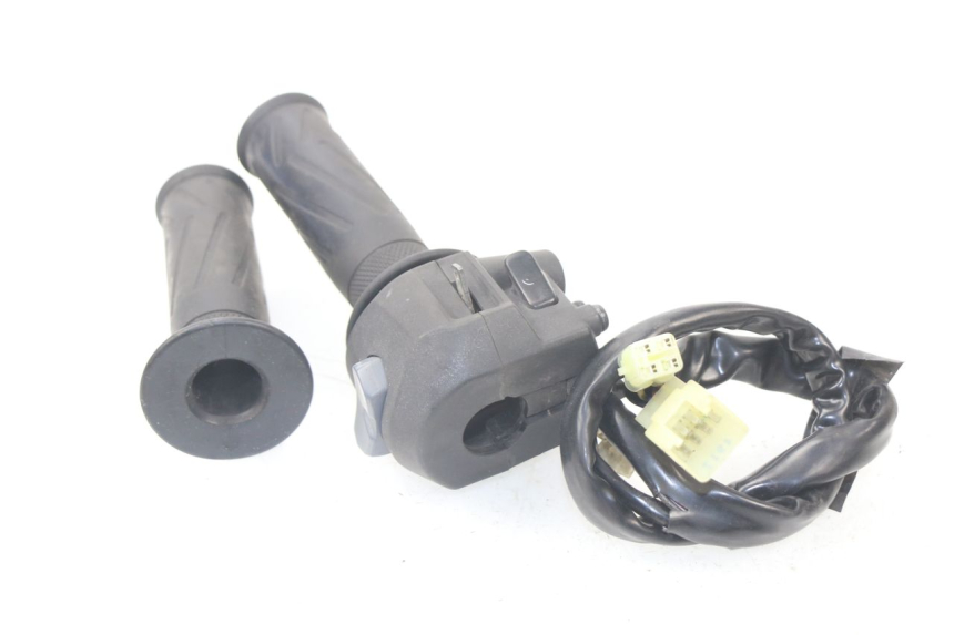 photo de RIGHT SWITCH YAMAHA XMAX X-MAX ABS 125 (2014 - 2016) - Technical close-up