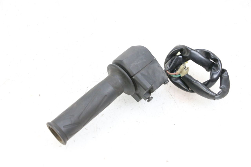 photo de RIGHT HANDLEBAR SWITCH YAMAHA X-MAX XMAX 125 (2010 - 2013) - Zoom on usage condition