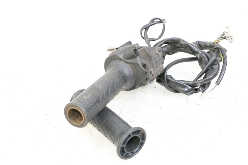 photo de RIGHT HANDLEBAR SWITCH PIAGGIO X10 125 (2012 - 2017)