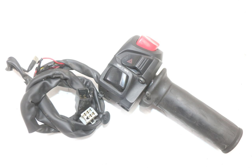 photo de RIGHT HANDLEBAR SWITCH YAMAHA XMAX X-MAX ABS 125 (2017 - 2020)