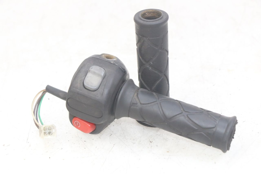 photo de RIGHT HANDLEBAR SWITCH YAMAHA YP MAJESTY 125 (2007 - 2010)