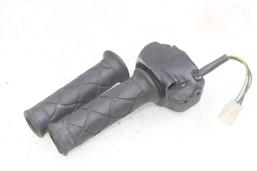 photo de RIGHT HANDLEBAR SWITCH YAMAHA YP MAJESTY 125 (2007 - 2010)