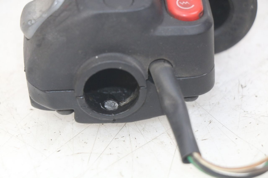 photo de RIGHT HANDLEBAR SWITCH YAMAHA YP MAJESTY 125 (2007 - 2010)