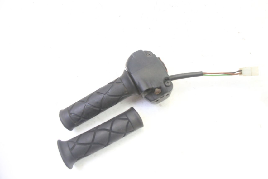 photo de RIGHT HANDLEBAR SWITCH YAMAHA YP MAJESTY 125 (2007 - 2010)