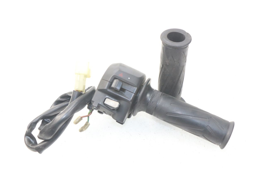 photo de RIGHT SWITCH YAMAHA YP X-MAX XMAX 400 (2014 - 2017)