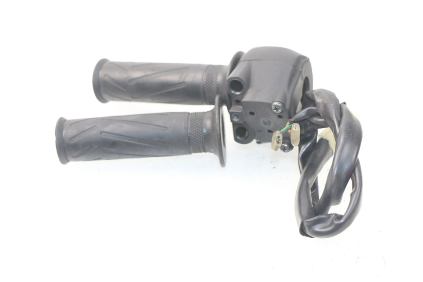 photo de RIGHT SWITCH YAMAHA YP X-MAX XMAX 400 (2014 - 2017)