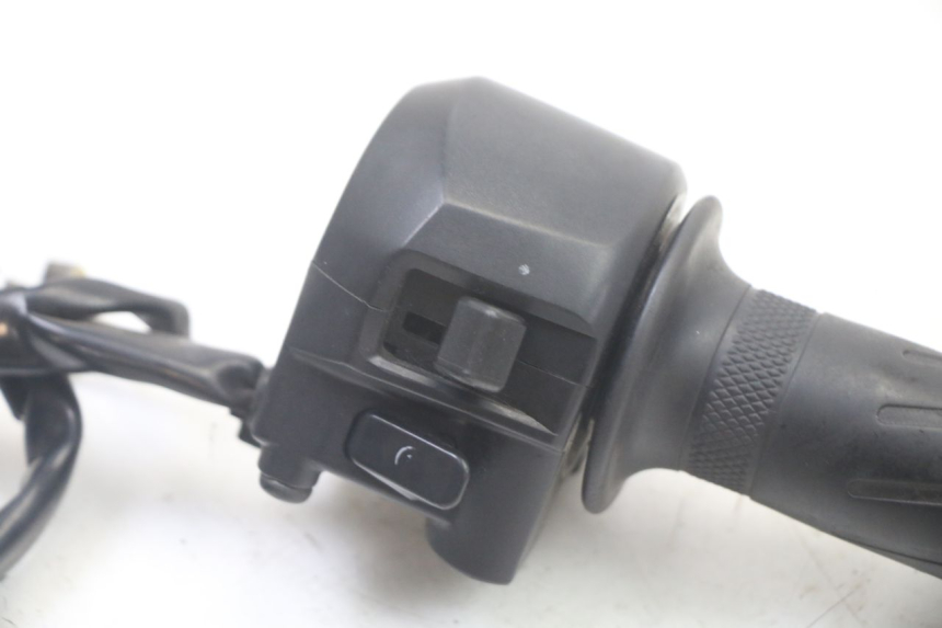 photo de RIGHT SWITCH YAMAHA YP X-MAX XMAX 400 (2014 - 2017)