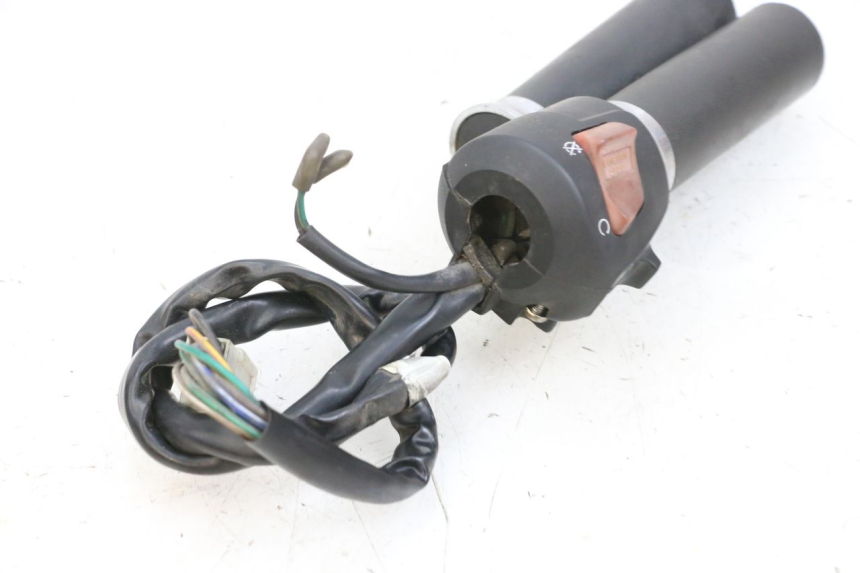 photo de RIGHT SWITCH KYMCO ZING 125 (1997 - 2003) - Fixing points details