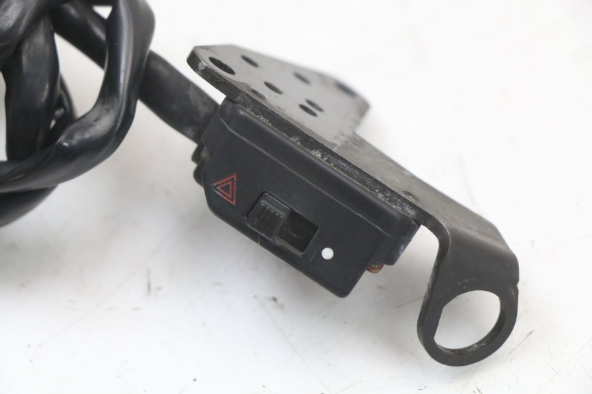 photo de HAZARD SWITCH YAMAHA FJR ABS 1300 (2006 - 2012)