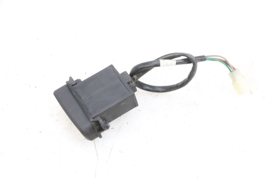 photo de HAZARD SWITCH SYM GTS EVO 125 (2009 - 2013) - Zoom on usage condition