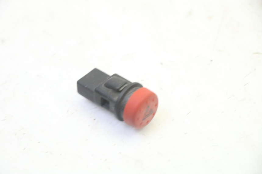 photo de HAZARD SWITCH PIAGGIO MP3 500 (2011 - 2015)