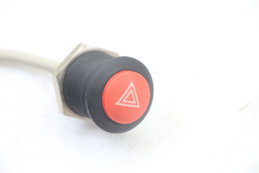 photo de HAZARD SWITCH LIGIER PULSE 3 1 (2014 - 2020) - Zoom on usage condition
