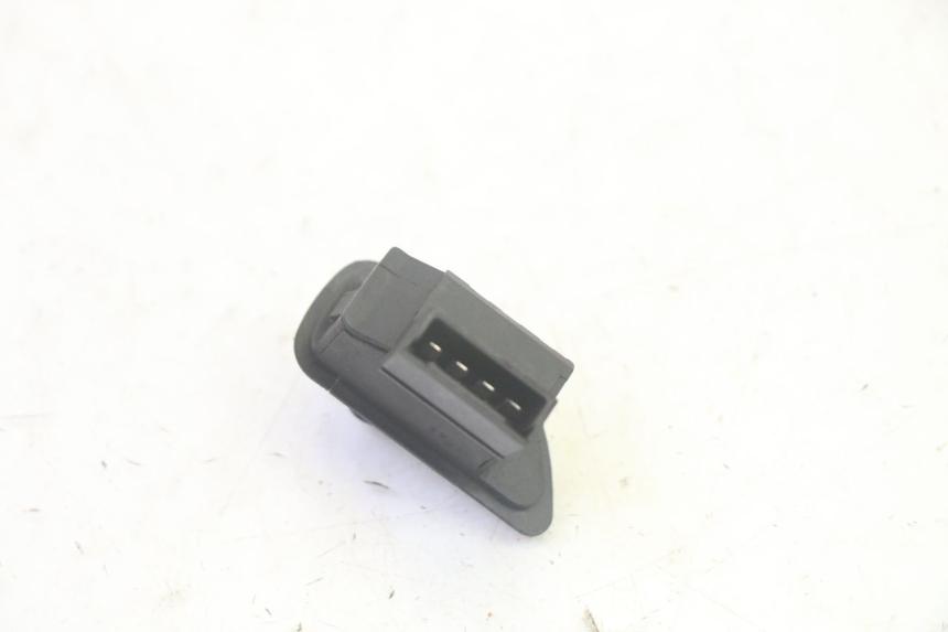 photo de TURN SIGNAL SWITCH PIAGGIO XEVO - X EVO 125 (2007 - 2016) - Alternative perspective