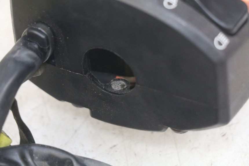 photo de LEFT HANDLEBAR SWITCH SUZUKI BURGMAN 650 (2002 - 2004)