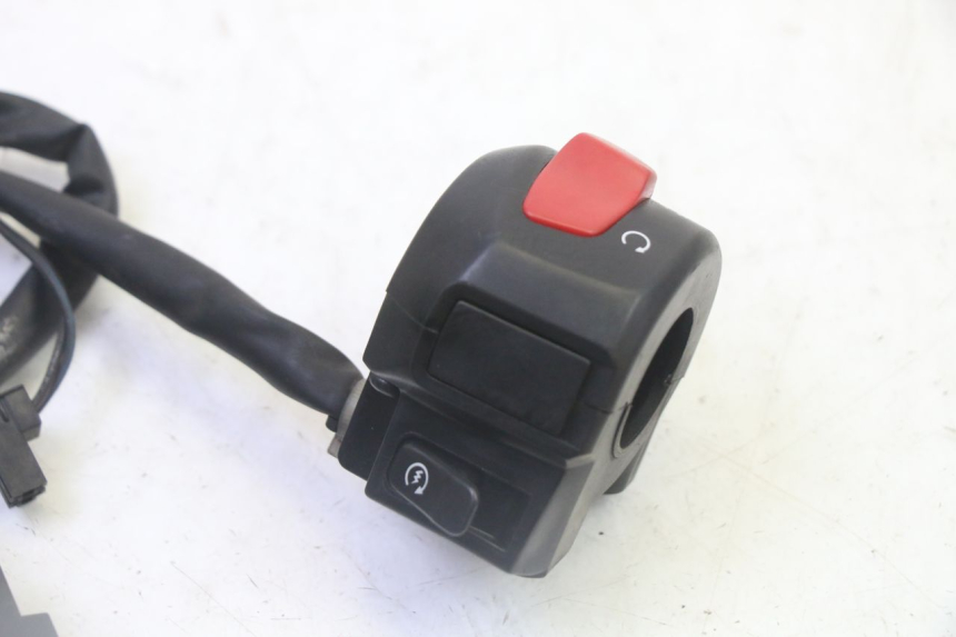 photo de LEFT HANDLEBAR SWITCH SUZUKI BURGMAN 125 (2007 - 2014)