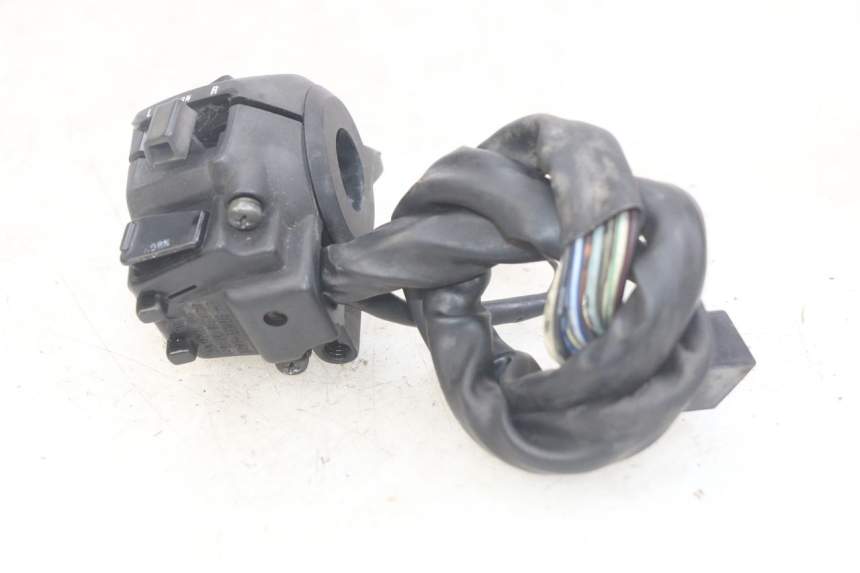 photo de LEFT HANDLEBAR SWITCH HONDA CBR F SC25 1000 (1989 - 1992)