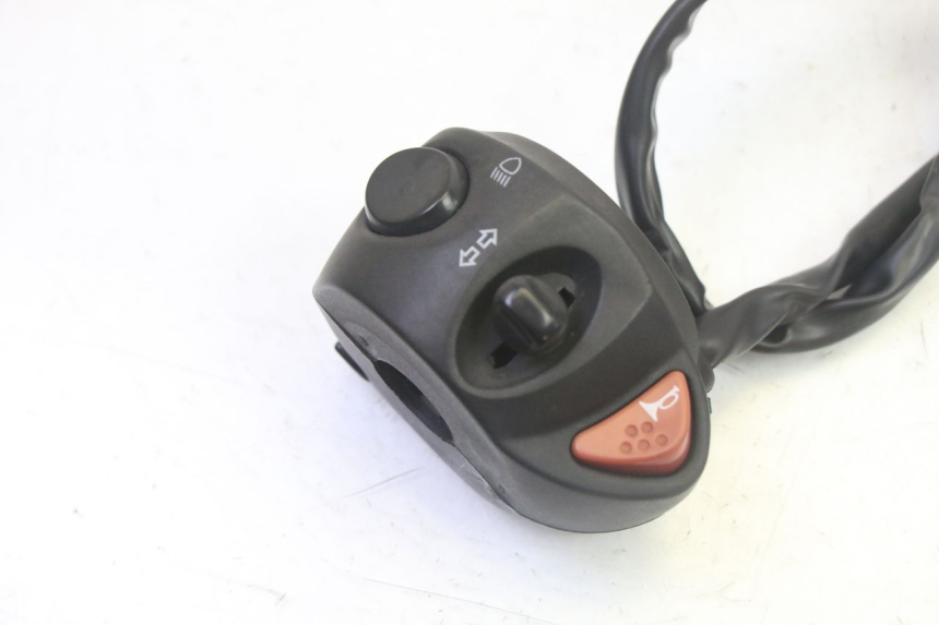 photo de LEFT HANDLEBAR SWITCH PEUGEOT CITYSTAR 50 (2013 - 2017)