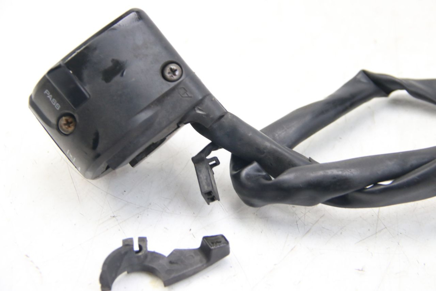 photo de LEFT SWITCH YAMAHA FZS FAZER 600 (2001 - 2003)