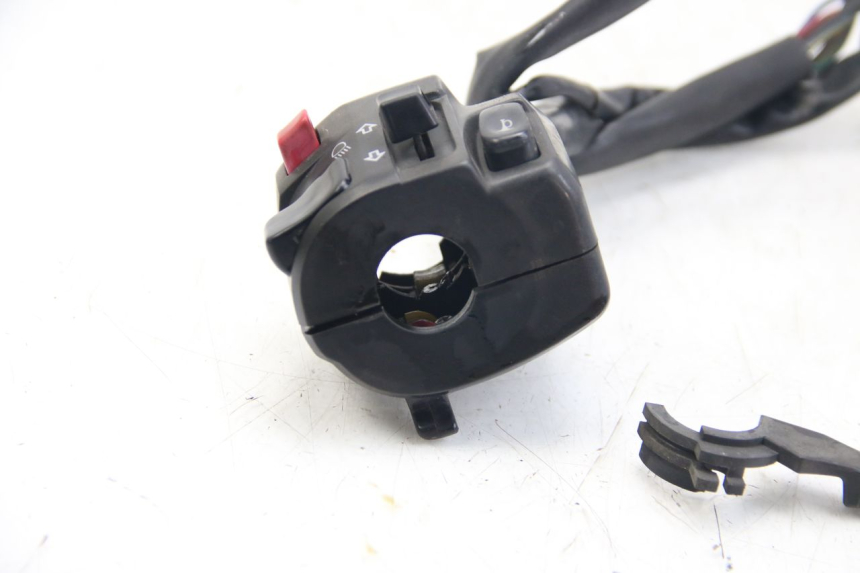 photo de LEFT SWITCH YAMAHA FZS FAZER 600 (2001 - 2003)