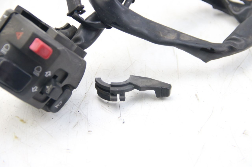 photo de LEFT SWITCH YAMAHA FZS FAZER 600 (2001 - 2003)