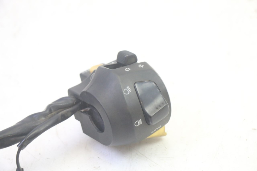 photo de LEFT SWITCH SYM GTS EVO 125 (2009 - 2013) - Technical close-up