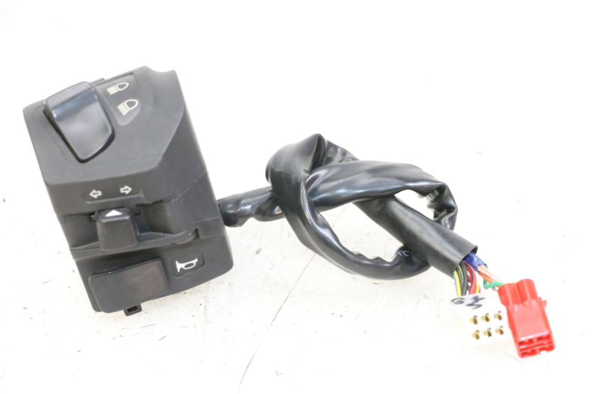 photo de LEFT SWITCH HUSQVARNA SVARTPILEN 401 (2018 - 2023)