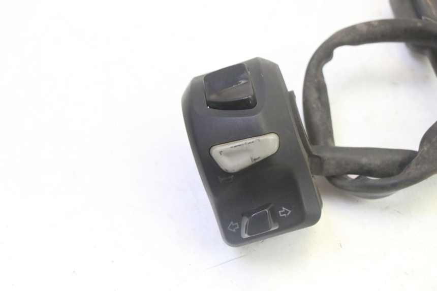 photo de LEFT HANDLEBAR SWITCH PEUGEOT KISBEE 4T 50 (2018 - 2022)