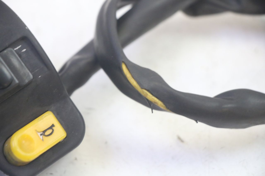 photo de LEFT HANDLEBAR SWITCH PEUGEOT KISBEE 4T 50 (2010 - 2017) - Zoom on usage condition