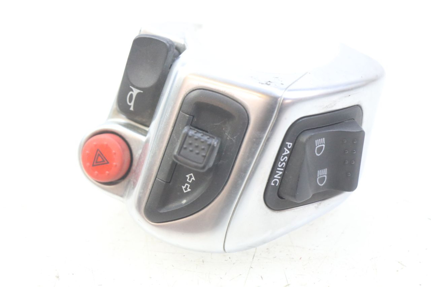 photo de LEFT HANDLEBAR SWITCH PIAGGIO MP3 125 (2006 - 2014)