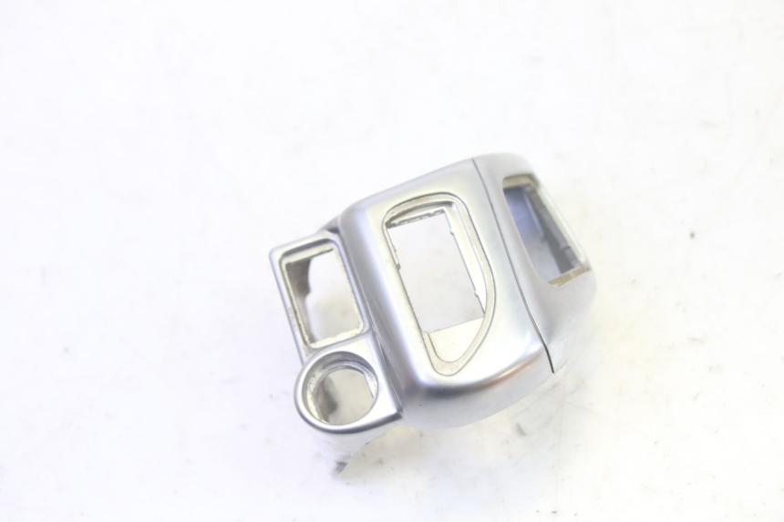 photo de LEFT SWITCH PIAGGIO MP3 RL 250 (2007 - 2010) - Zoom on usage condition