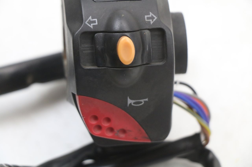 photo de LEFT HANDLEBAR SWITCH PEUGEOT LUDIX 50 (2005 - 2007)