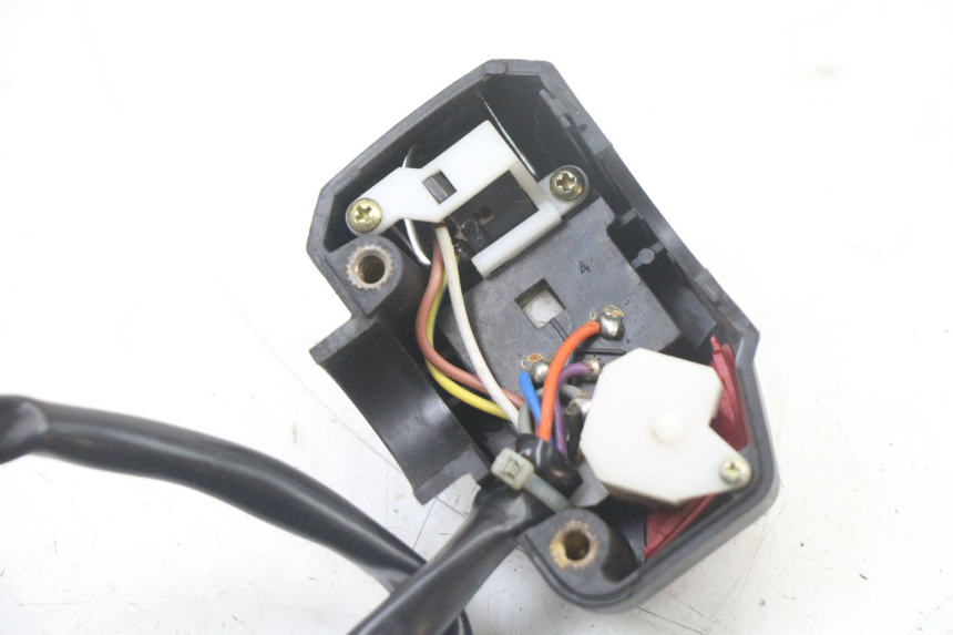 photo de LEFT SWITCH PEUGEOT TREKKER TKR 50 (2005 - 2014)