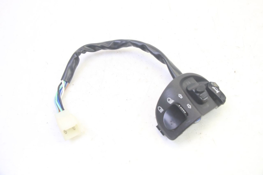 photo de LEFT SWITCH EFUN PUSA 1 - Alternative perspective