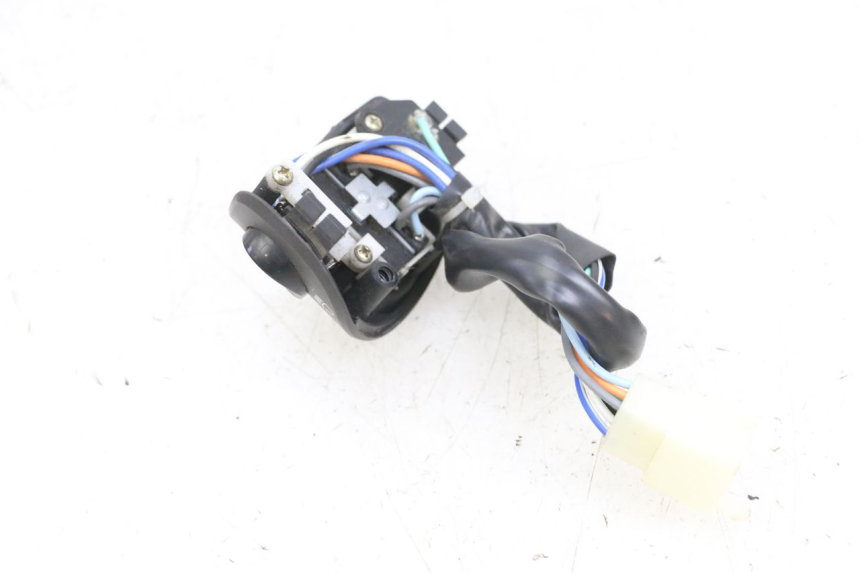 photo de LEFT SWITCH EFUN PUSA 1 - Alternative perspective